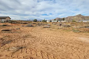 715 E Liberty Bell Ct, Big Water, UT 84741 - Photo 16