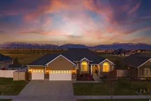 2444 N Hooded Crane Circle, Clinton, UT 84015 - Photo 2