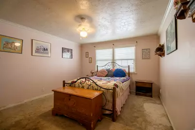 261 W Park Ln N, Centerville, UT 84014 - Photo 12