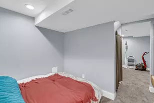 7775 S Steffensen Dr, Cottonwood Heights, UT 84121 - Photo 32