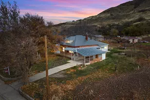 106 N Mountain Rd, Fruit Heights, UT 84037 - Photo 1