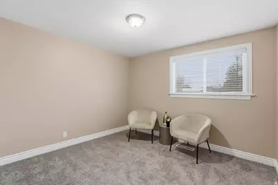 1096 N 300 W, Layton, UT 84041 - Photo 16