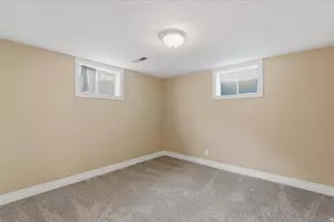 1096 N 300 W, Layton, UT 84041 - Photo 26