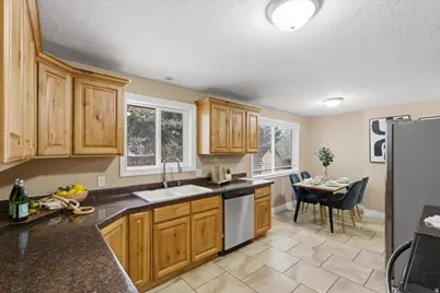 1096 N 300 W, Layton, UT 84041 - Photo 8