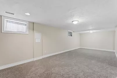 1096 N 300 W, Layton, UT 84041 - Photo 22