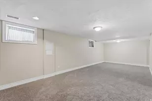 1096 N 300 W, Layton, UT 84041 - Photo 22