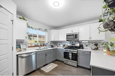 6559 N Fiona St, Eagle Mountain, UT 84005 - Photo 8