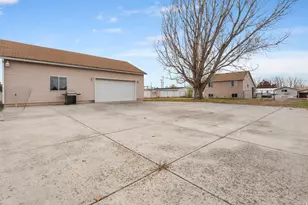844 N 1000 W, Clinton, UT 84015 - Photo 6