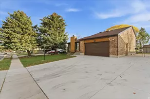 2573 Jordan Meadows Ln, West Jordan, UT 84084 - Photo 28