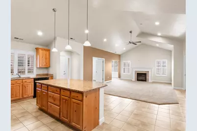 891 W 1920 S #C, Syracuse, UT 84075 - Photo 4