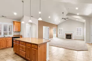 891 W 1920 S, Syracuse, UT 84075 - Photo 4