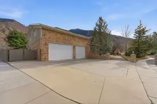 11551 S Woodhampton Dr, Sandy, UT 84092 - Photo 2