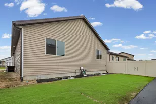 1653 E Downwater St N, Eagle Mountain, UT 84005 - Photo 34