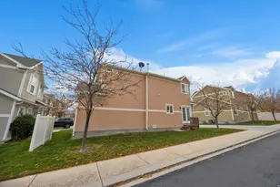 6777 S Grevillea Ln, West Jordan, UT 84081 - Photo 28