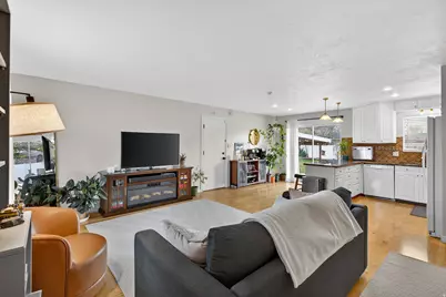 386 E Pioneer Ave S, Sandy, UT 84070 - Photo 4