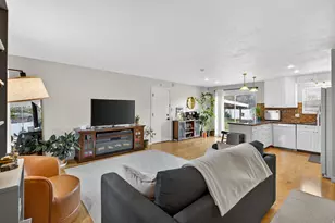 386 E Pioneer Ave S, Sandy, UT 84070 - Photo 4