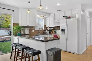 386 E Pioneer Ave S, Sandy, UT 84070 - Photo 10