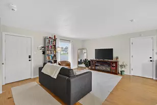 386 E Pioneer Ave S, Sandy, UT 84070 - Photo 6