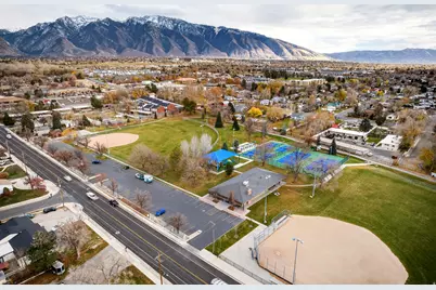 386 E Pioneer Ave S, Sandy, UT 84070 - Photo 32