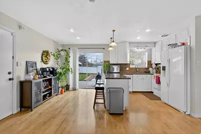 386 E Pioneer Ave S, Sandy, UT 84070 - Photo 8