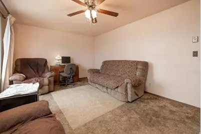 495 E 400 S, Roosevelt, UT 84066 - Photo 4