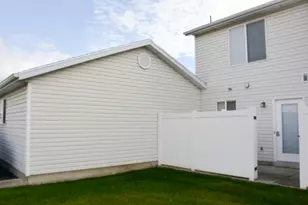 416 W 1925 N, Harrisville, UT 84404 - Photo 2