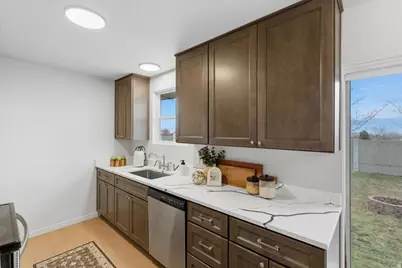 5623 Brandy Wine St, Taylorsville, UT 84118 - Photo 4