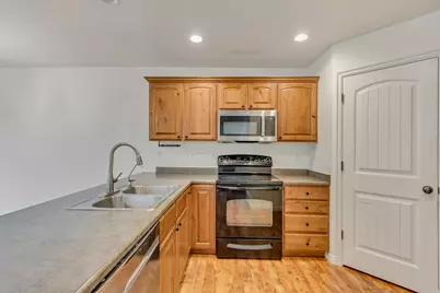 8121 N Plum Cir, Eagle Mountain, UT 84005 - Photo 10