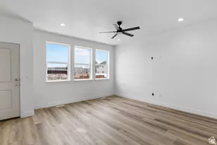 244 W Crescent Ln, Tooele, UT 84074 - Photo 2