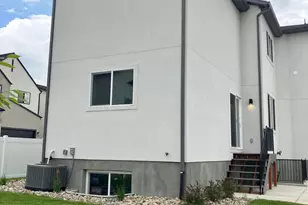 352 E Mistilake Ln, Draper, UT 84020 - Photo 2