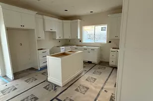 352 E Mistilake Ln, Draper, UT 84020 - Photo 2