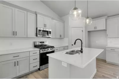 256 N 870 E #18, Tremonton, UT 84337 - Photo 2