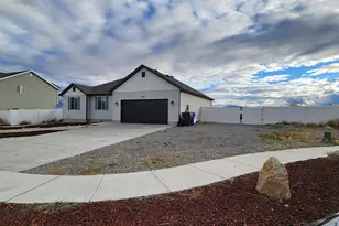 243 W Cowdery Dr, Grantsville, UT 84029 - Photo 2