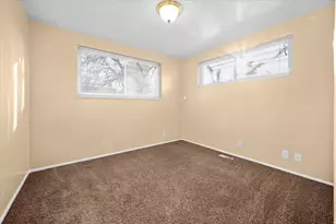 975 N Garnet St, Layton, UT 84041 - Photo 14