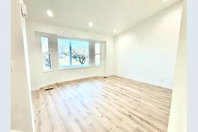 1467 W 1750 N, Clinton, UT 84015 - Photo 2