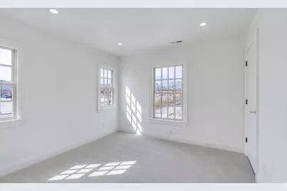 5644 W Hawthorn Ln #12, Herriman, UT 84096 - Photo 10