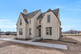 5644 W Hawthorn Ln, Herriman, UT 84096 - Photo 2