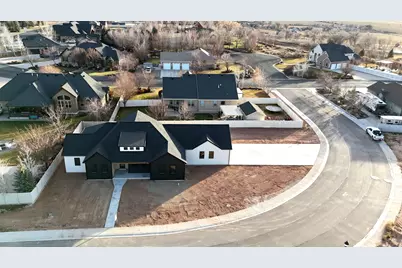 1205 W Grayhawk Loop, Roosevelt, UT 84066 - Photo 1