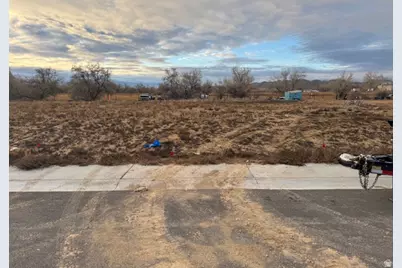 128 E 2000 S #17, Vernal, UT 84078 - Photo 2