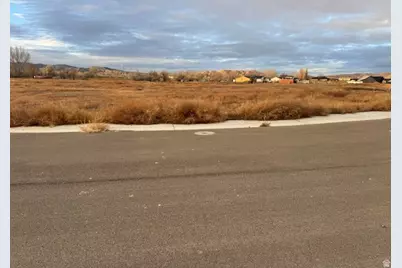 242 E 1940 S #24, Vernal, UT 84078 - Photo 2