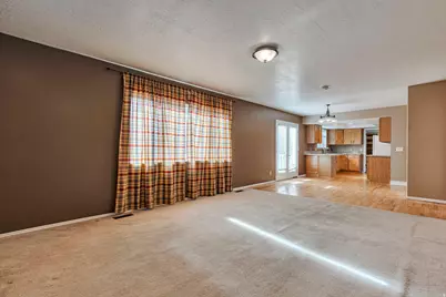 2113 W Surrey Cir, Taylorsville, UT 84129 - Photo 10