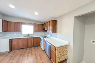 758 W 1000 S, Woods Cross, UT 84087 - Photo 8