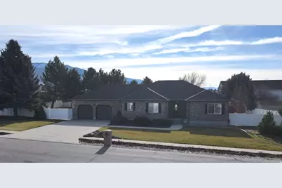 290 E 450 S, Hyde Park, UT 84318 - Photo 2