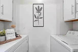 9144 S Jefferson Pl, Sandy, UT 84070 - Photo 10