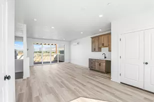 1843 W Burke Ln, Farmington, UT 84025 - Photo 14