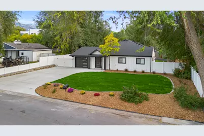 1972 E La Cresta Dr S, Cottonwood Heights, UT 84121 - Photo 2