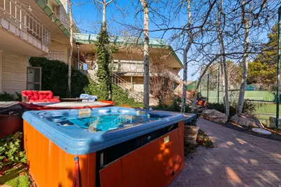 2790 E Lancaster Dr S, Salt Lake City, UT 84108 - Photo 54