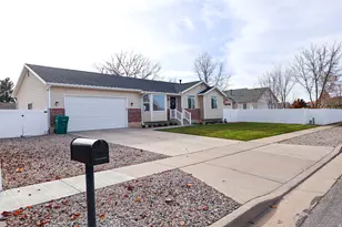 943 W 60 N, Layton, UT 84041 - Photo 32