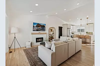 943 W 60 N, Layton, UT 84041 - Photo 2