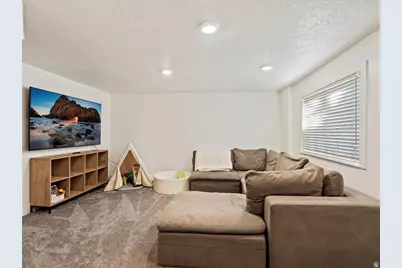 943 W 60 N, Layton, UT 84041 - Photo 16
